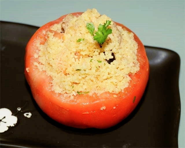 tomate_coscous-00 Tomate relleno con cuscús - Las Otras Recetas